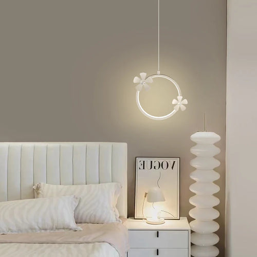 Moderne Pendelleuchte in Blütenblattform für minimalistisch-nordischen Stil - vue 4 sur 10