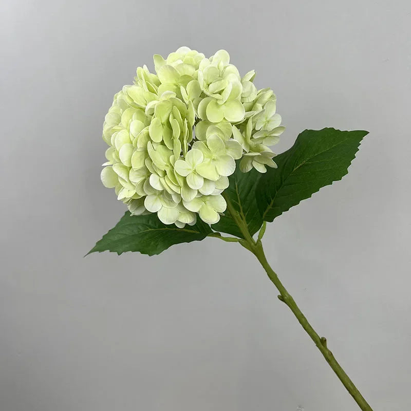 décoration de mariage fleurs artificielles hortensias et roses rouges - vue 8 sur 15