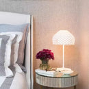 Minimalistische LED-Stehleuchte für warmes Licht