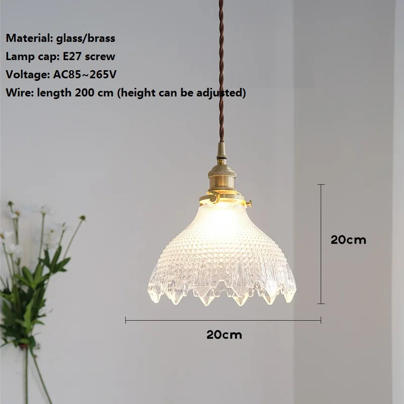 Dekorative Vintage-Pendelleuchte aus Glas und Messing im nordischen Stil - vue 3 sur 6