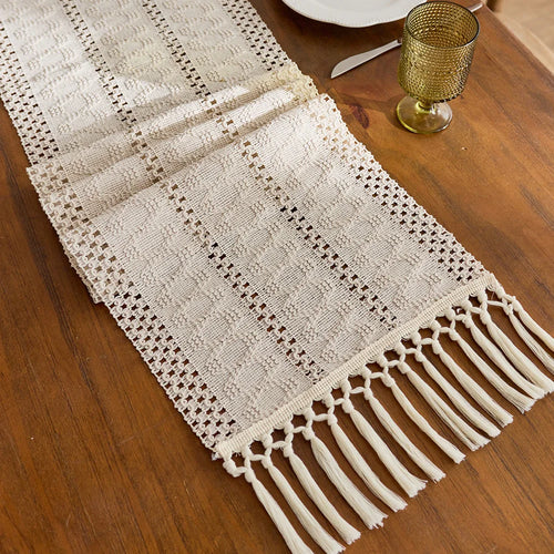 Chemin de table bohème beige tissé pompons géométriques - vue 3 sur 7