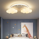 Moderner und gemütlicher Deckenleuchte für das Kinderzimmer mit Wolken- und Regenbogendekor
