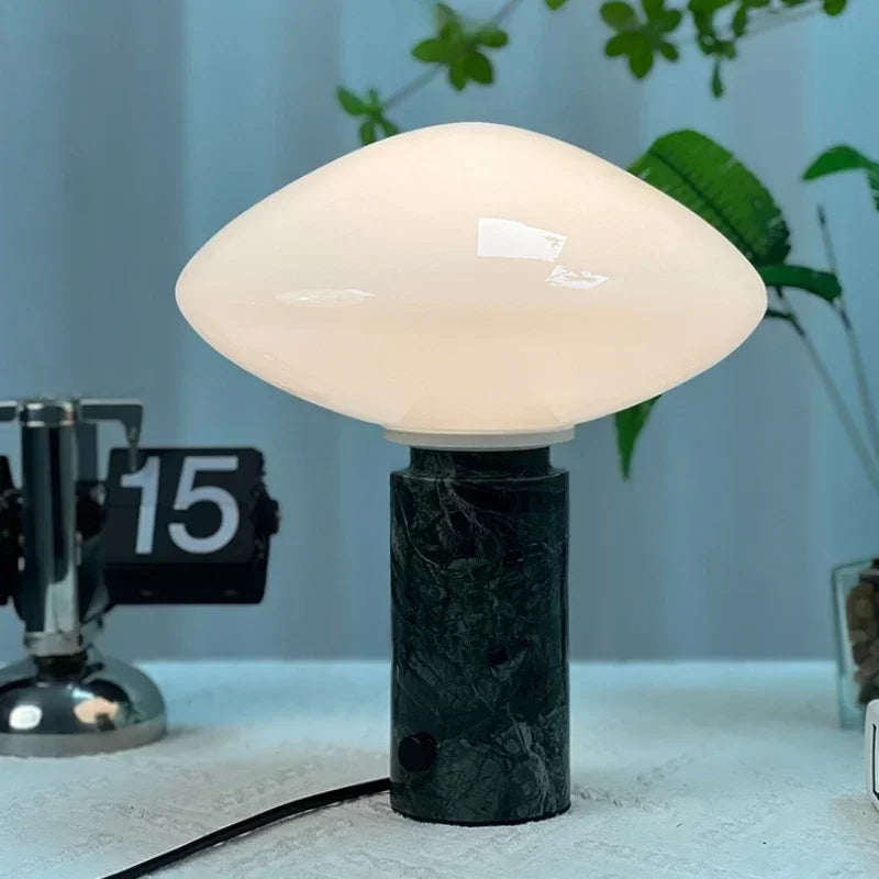 lampe à poser en marbre avec boule de verre design danois - vue 3 sur 8