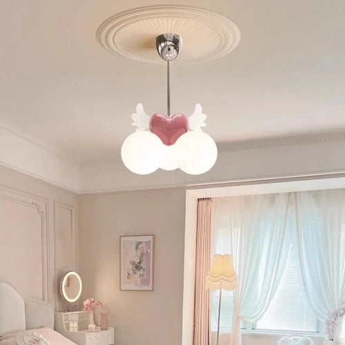 lustre romantique pour chambre d'enfant décor princesse en verre
