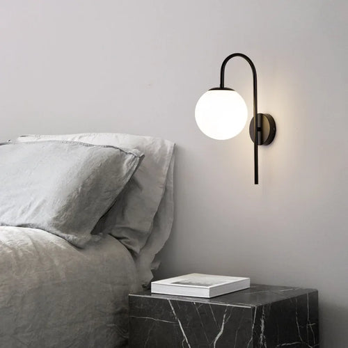Kreative LED-Wandleuchte mit Glaskugel für Wohnzimmer und Flur - vue 3 sur 9