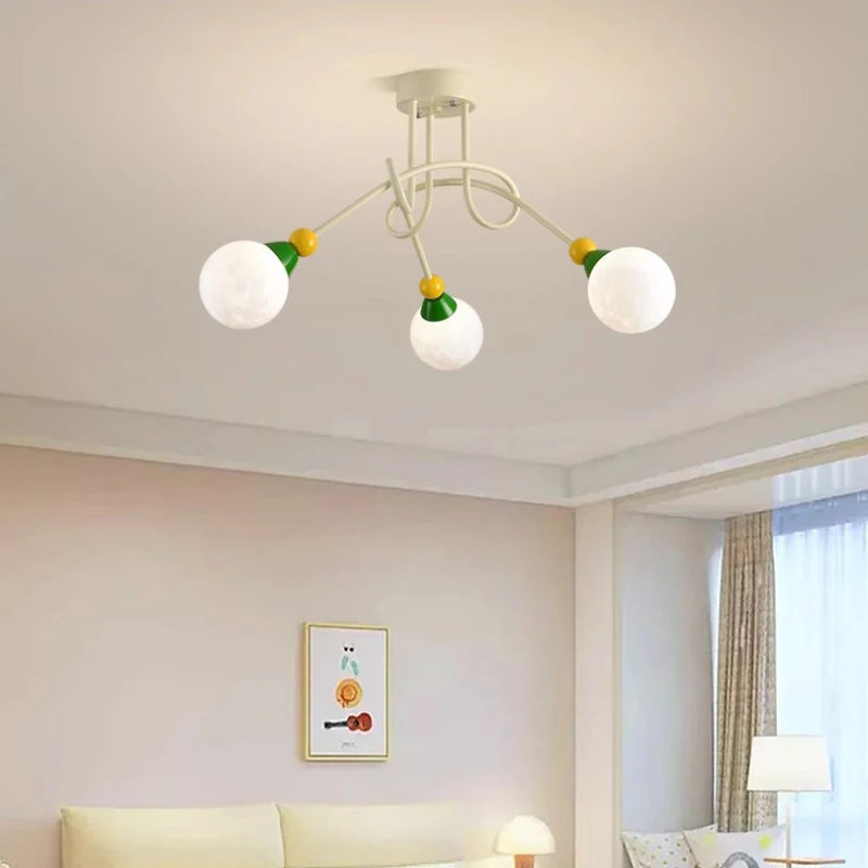 Kronleuchter im nordischen Design für moderne und farbenfrohe Kinderzimmer - vue 4 sur 10