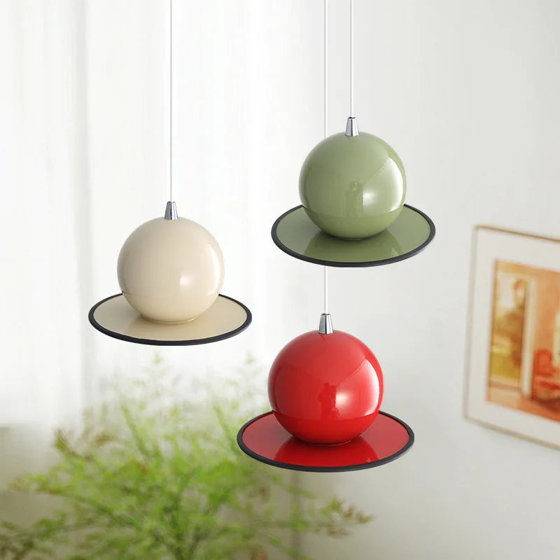 Suspension en métal au design moderne et élégant