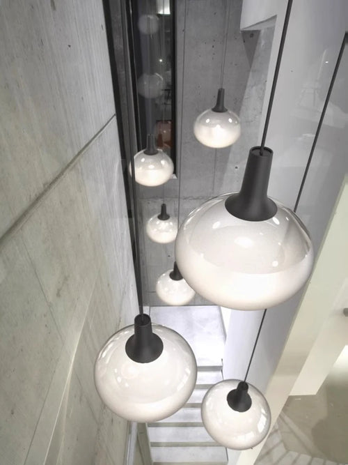 plafonnier led minimaliste en verre blanc mat design élégant moderne