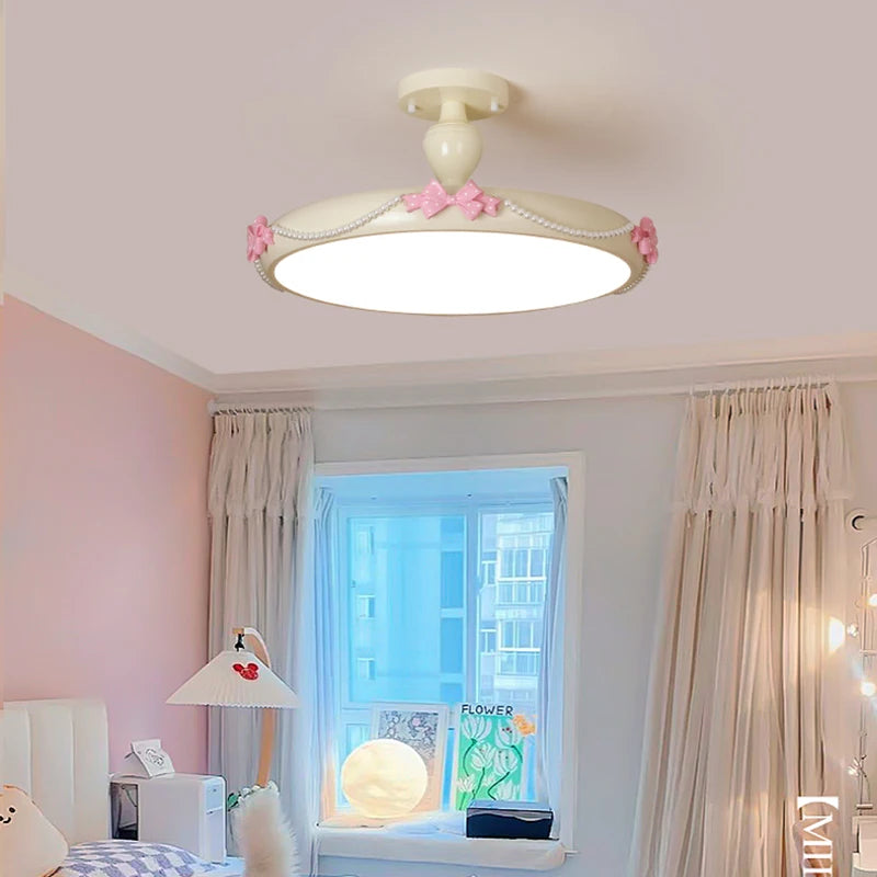 Romantische Deckenleuchte mit Perlen für das Prinzessinnenzimmer - vue 3 sur 12