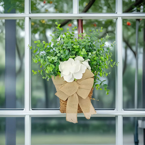 couronne de printemps en eucalyptus et fleurs blanches décorative - vue 3 sur 9