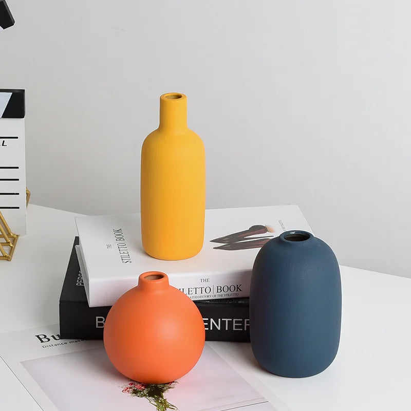 petit vase en céramique décoratif moderne pour fleurs - vue 4 sur 7