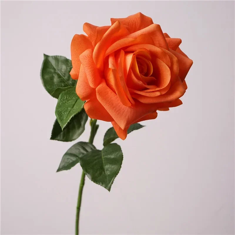 fleurs artificielles roses blanches pour mariage décoratif réaliste