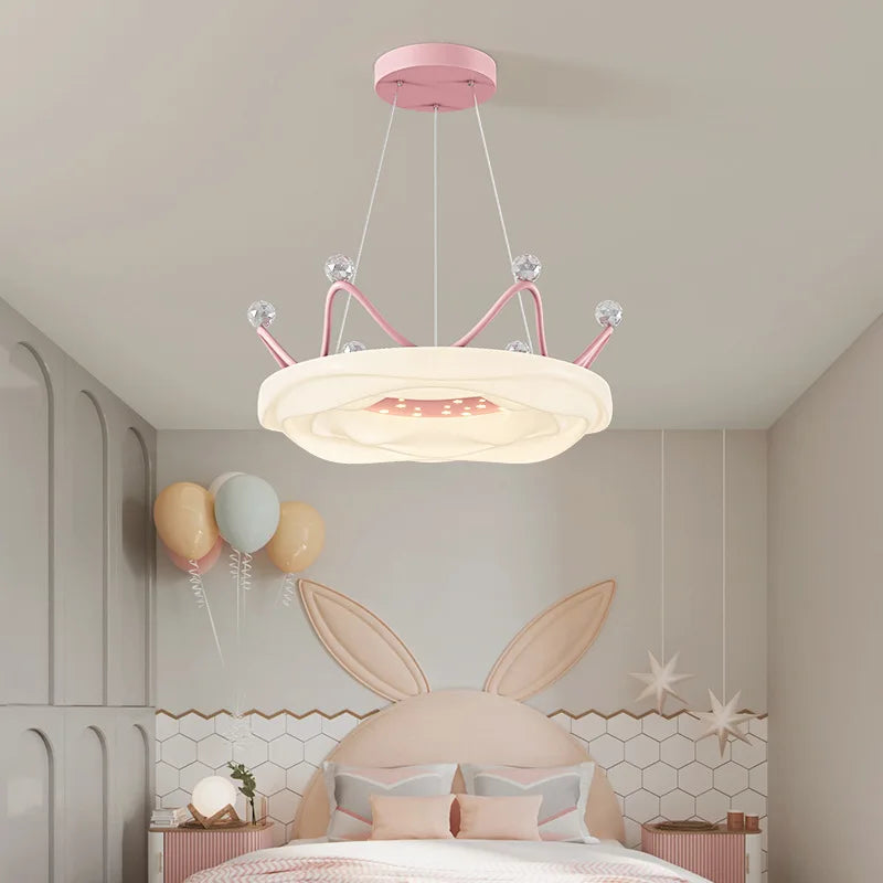 lustre romantique couronne pour chambre de petite fille - vue 6 sur 16