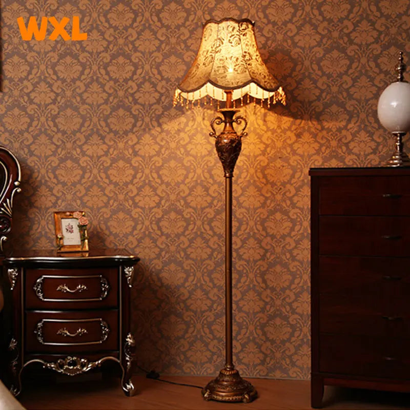 European LED Floor Lamp, Fabric, Rural Retro Living Room Lamp, Creative Vertical Table Lamp, Simple Study, Bedroom, Bedside Lamp - vue 3 sur 7