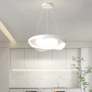 Moderne Pendelleuchte im nordischen Rundholz-Stil mit Augenschutz