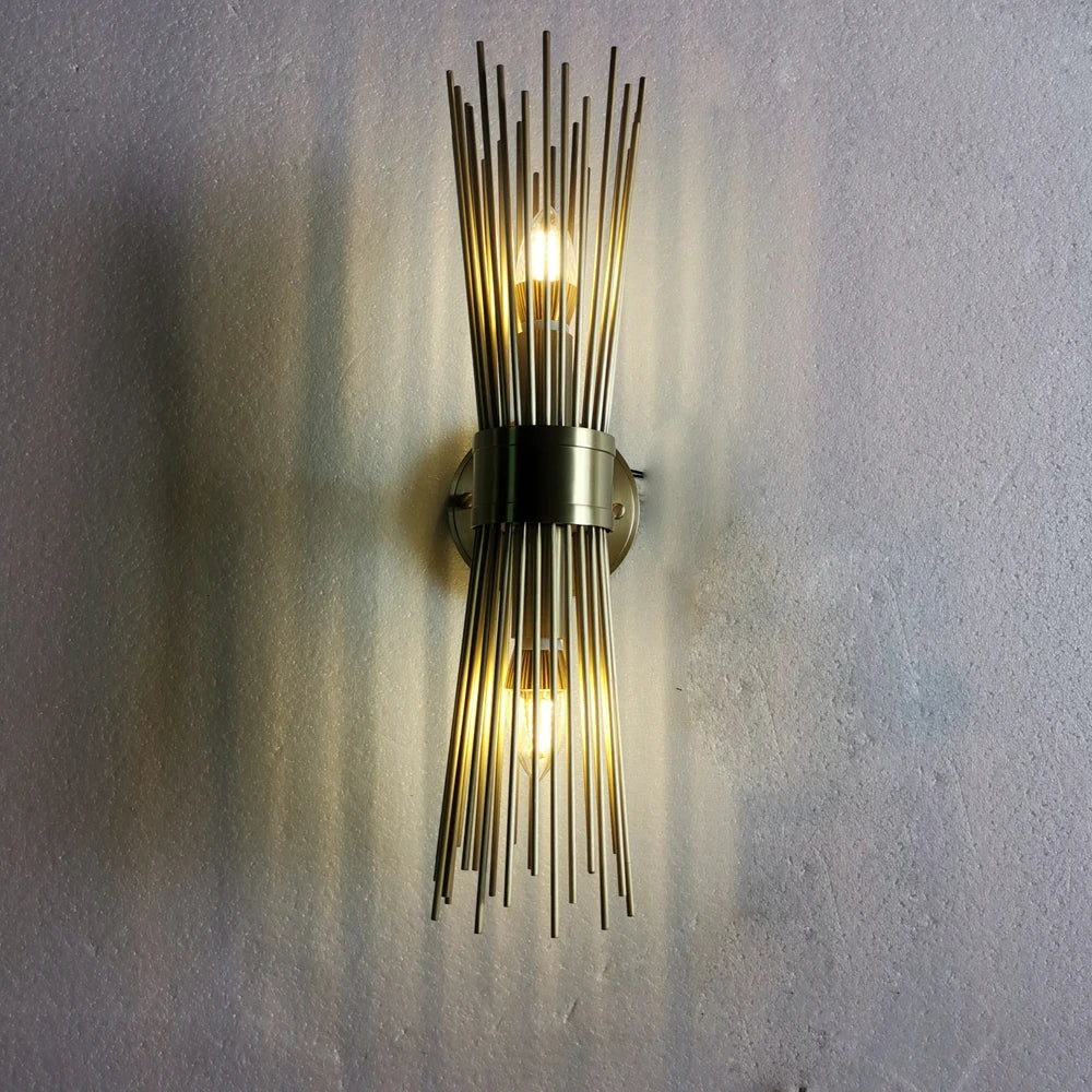 Luxuriöse Wandleuchte Design aus antikem Metall für elegantes Interieur - vue 3 sur 8