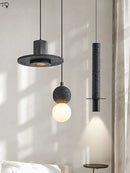 Moderne Pendelleuchte aus schwarzem Stein mit Loch – ideal für Bar oder Studio