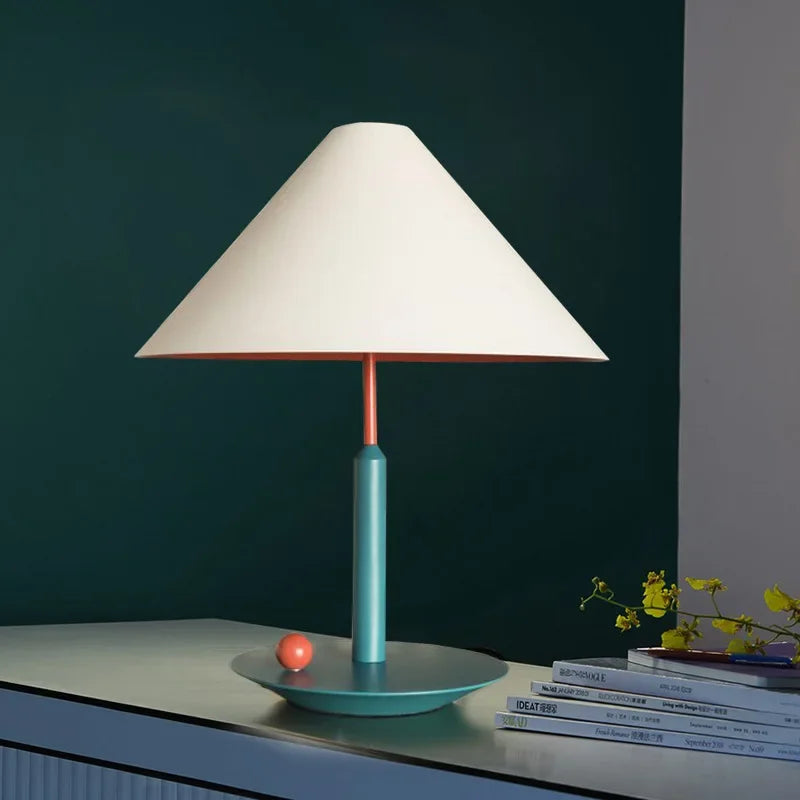 lampe à poser scandinave en métal avec ampoule led - vue 3 sur 8