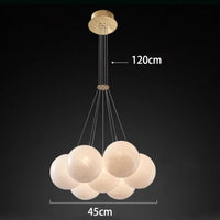 LED-Kronleuchter mit modernen Kugeln