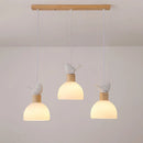 LED-Kronleuchter aus Holz mit weißen Glas-Lampenschirmen