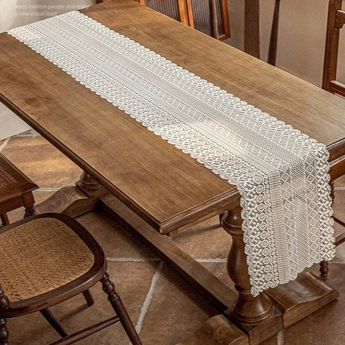 Chemin de table dentelle ajourée style vintage romantique