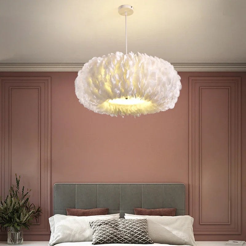 lustre led moderne avec décoration en plume pour intérieur - vue 3 sur 11