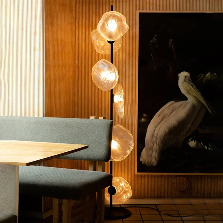 lampadaire en verre design nordique pour intérieur moderne