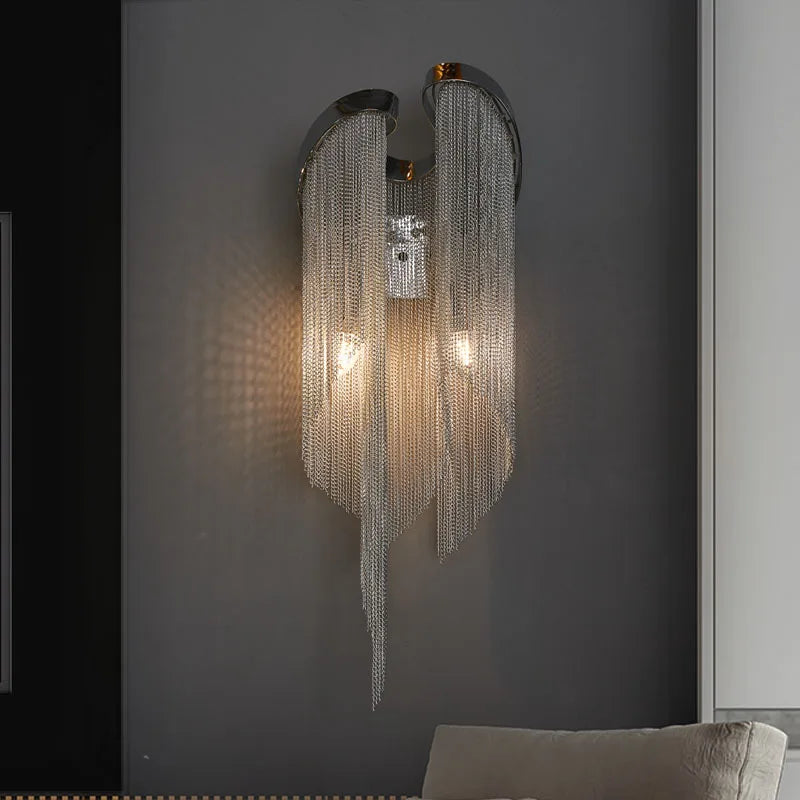 Postmoderne Wandleuchte mit dekorativen Metall-Pendeln - vue 4 sur 7