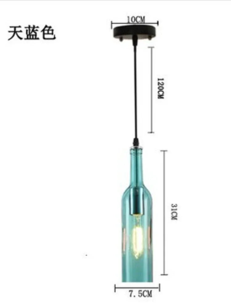 Kronleuchter im modernen nordischen Design in Bierflaschenform