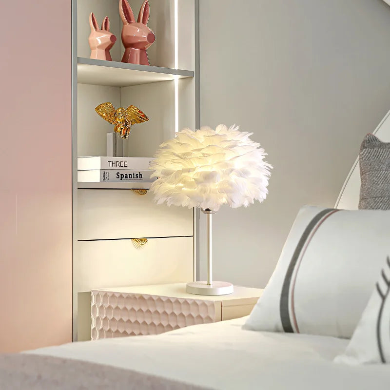 lampes de table modernes en plumes pour décoration douce et romantique - vue 3 sur 10