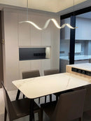 lustre moderne linéaire pour décoration de table élégante