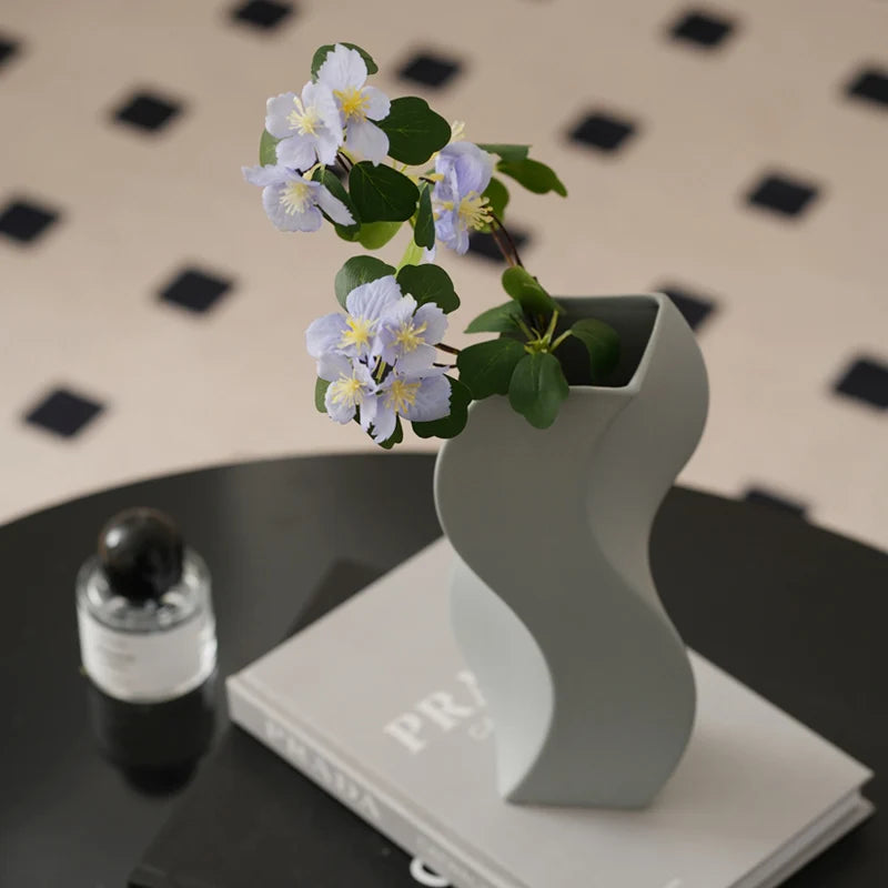 vase en céramique nordique pour décoration et arrangements floraux - vue 4 sur 11