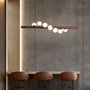 Kronleuchter aus Nussbaumholz und Glas im modernen Design für ein elegantes Interieur