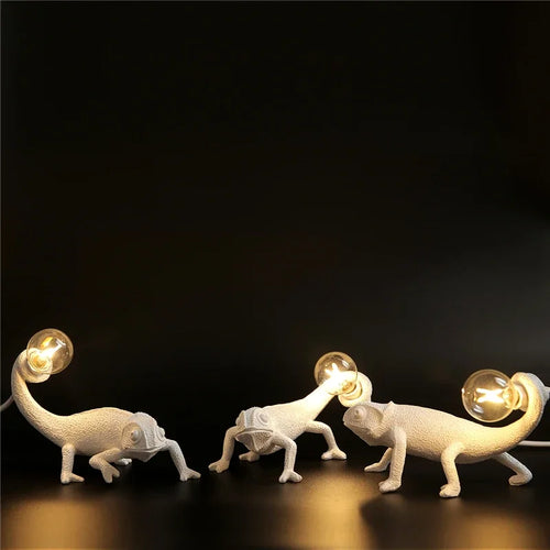lampe de bureau lézard caméléon moderne et ludique en résine - vue 3 sur 11