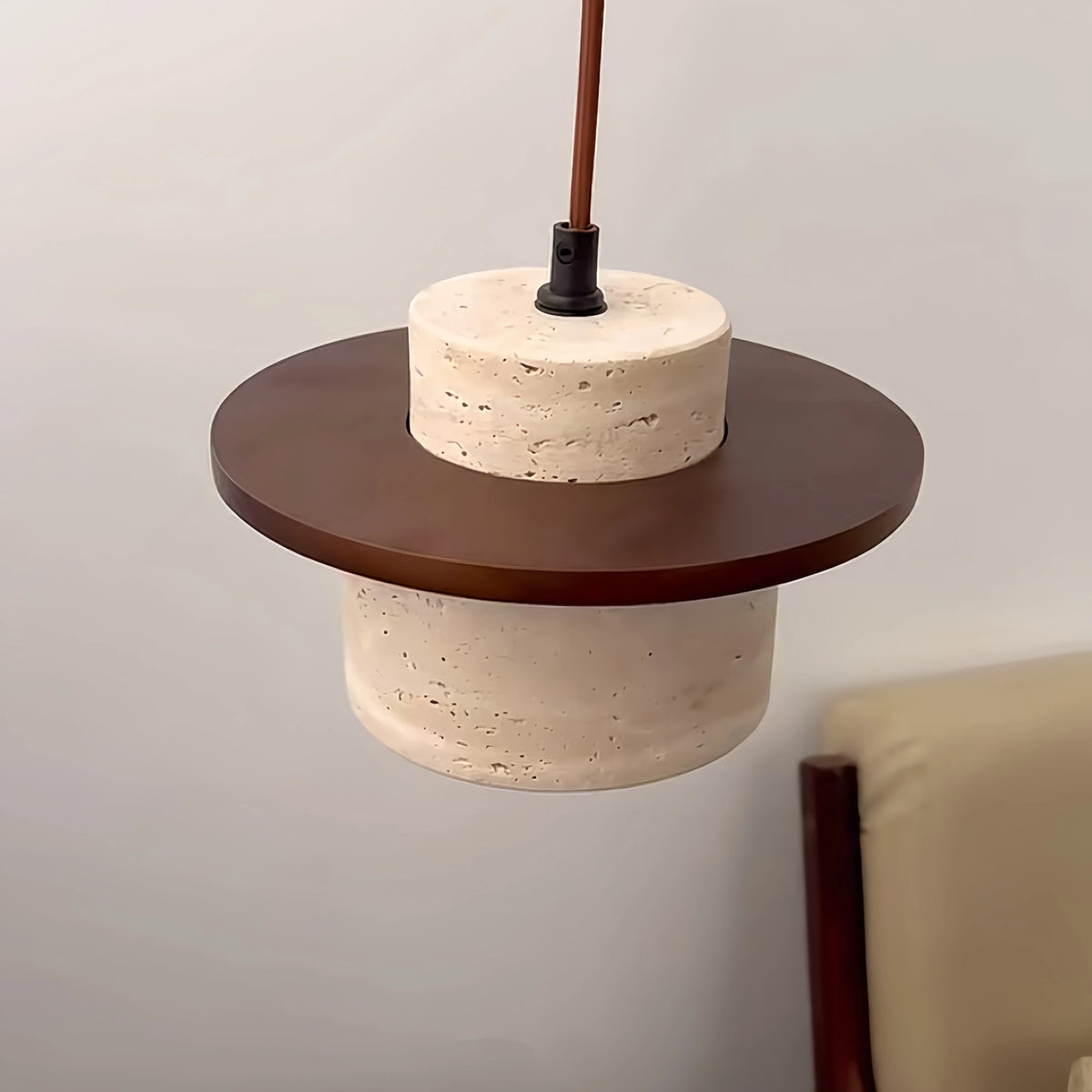 LED-Pendelleuchte im japanischen Minimalismus aus Nussbaum und Travertin - vue 4 sur 13
