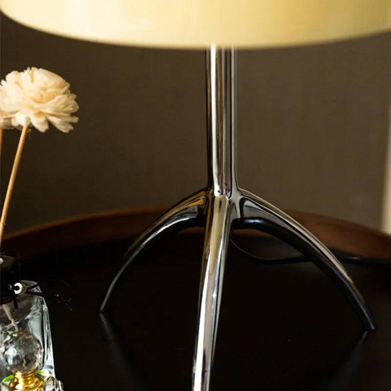 Lampe de bureau trépied postmoderne de styliste italien - vue 5 sur 16