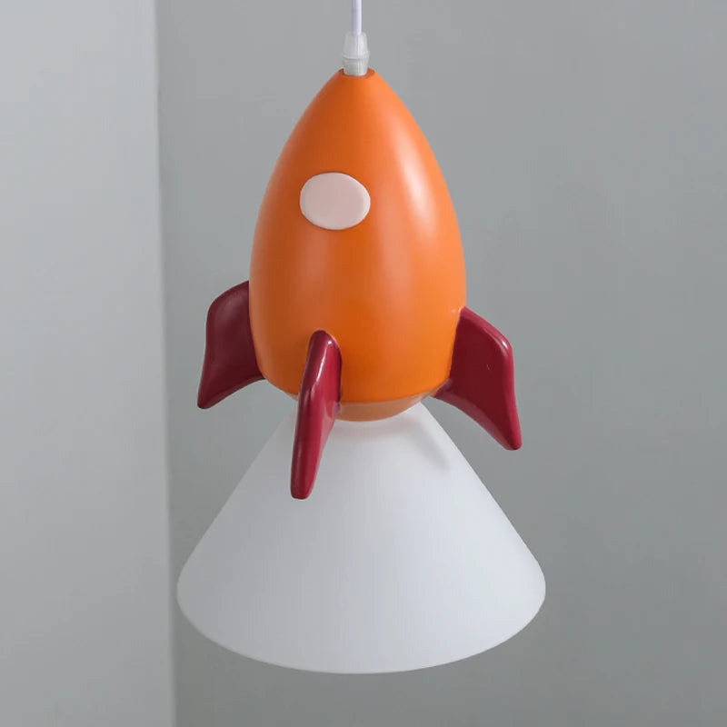Niedlicher Raketen-Kronleuchter für dekorative Kinderzimmerbeleuchtung - vue 6 sur 7
