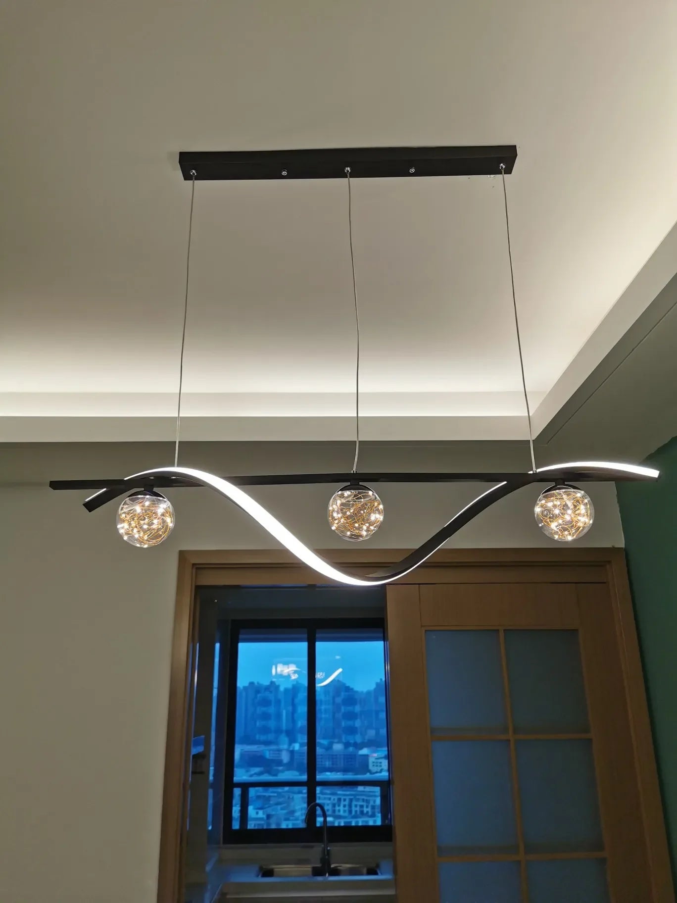 Modern Nordic Style LED  Luxury Long Strip Table Lamp Creative New Dining Room Bar Simple Modern Chandelier - vue 3 sur 8