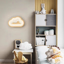 Wandleuchte aus Massivholz Wolke für Kinderzimmer