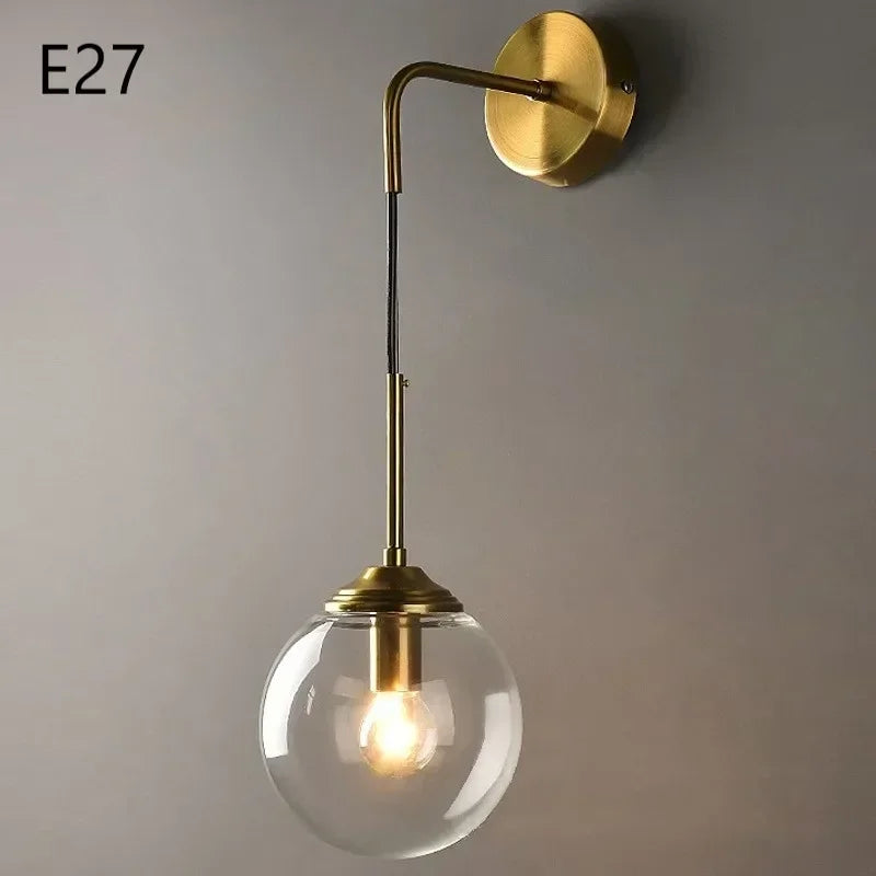 Moderne Wandleuchte aus Glas und goldfarbenem Chrom für die Innendekoration - vue 13 sur 15