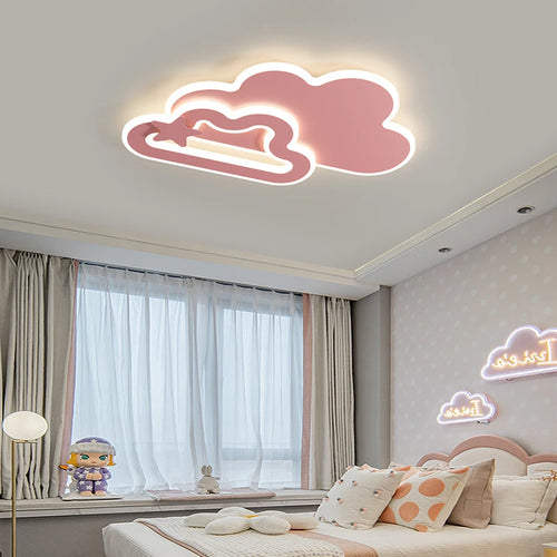 Kreative LED-Deckenleuchte für das Kinderzimmer mit Flugzeug- und Wolkenmotiv - vue 4 sur 11