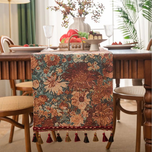 Chemin de table jacquard vert floral avec pompons