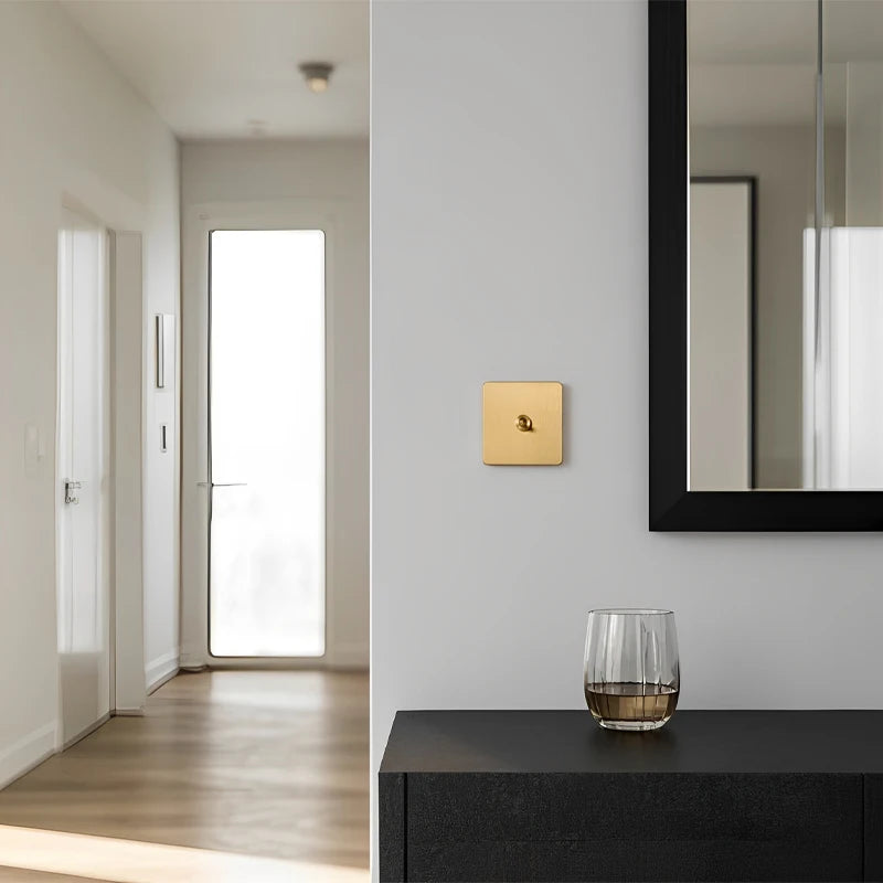 Prise TV et RJ45 en acier doré brossé et bords arrondis