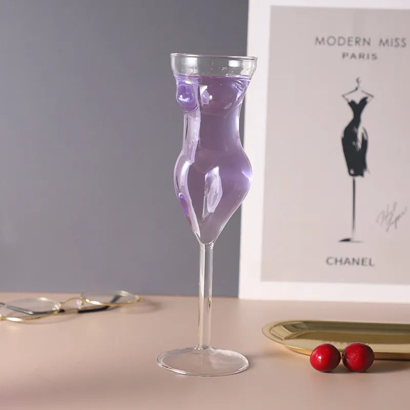 Verre cocktail forme humaine original pour soirées festives