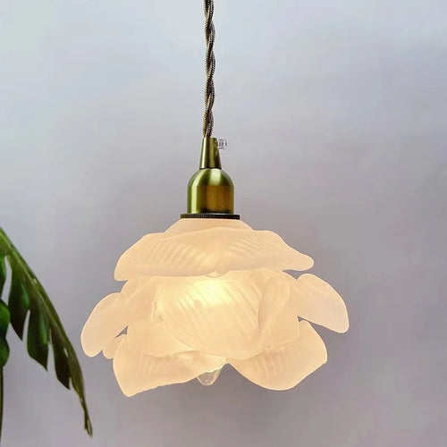 Retro-Pendelleuchte mit Messing und Glas-Petalen für stilvolle Inneneinrichtung - vue 2 sur 10
