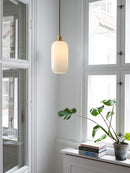 lustre en verre blanc pour une ambiance artistique élégante