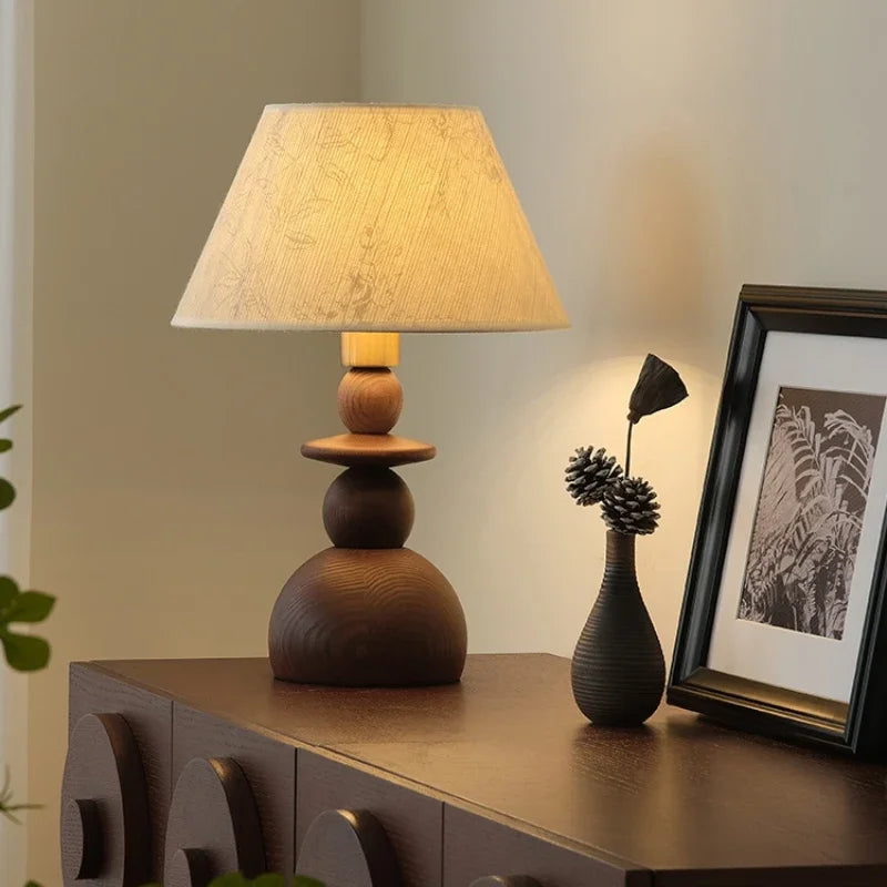 Tischlampe im mittelalterlichen Stil aus Massivholz mit schlichtem Retro-Design - vue 4 sur 9