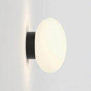 Minimalistische Glas-Wandleuchte für moderne Innenräume