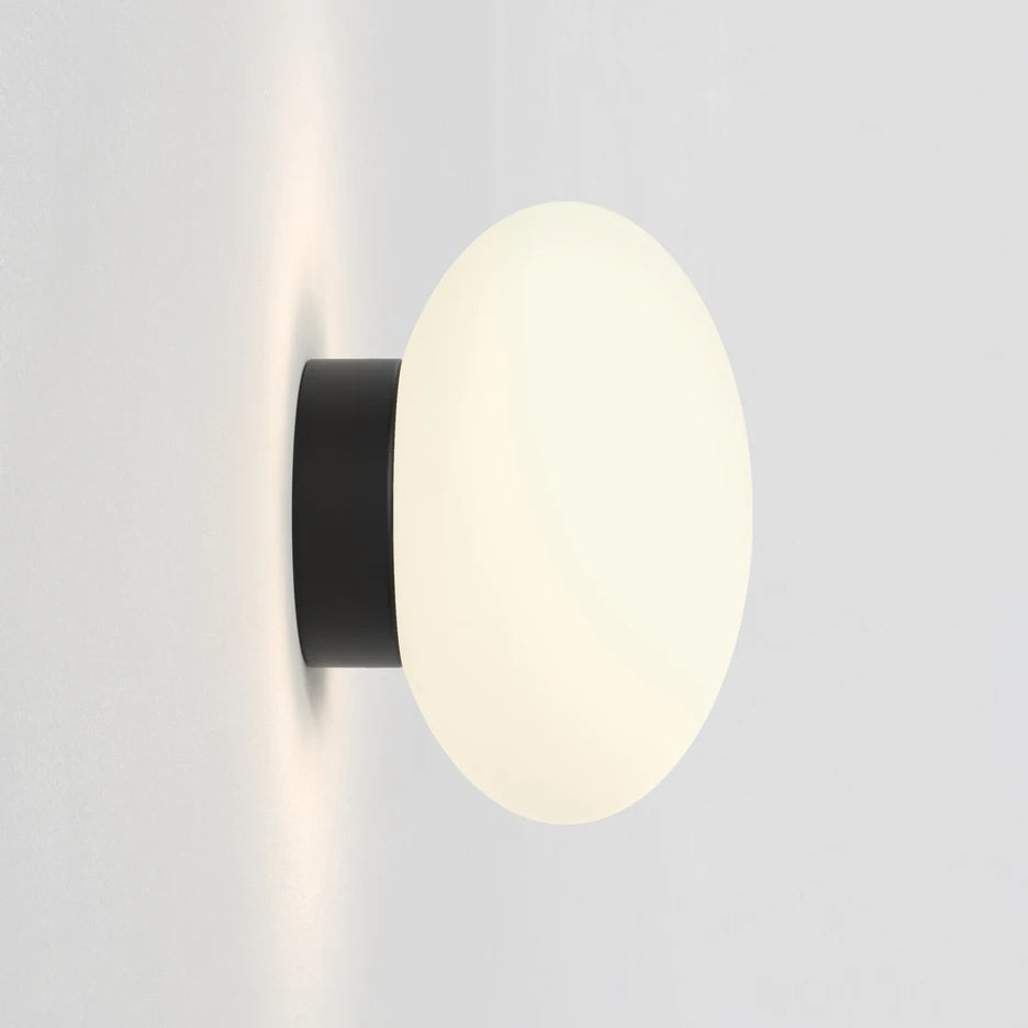 Minimalistische Glas-Wandleuchte für moderne Innenräume