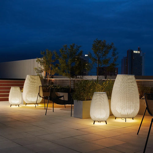 Solarbetriebene Außenleuchte aus geflochtenem Rattan